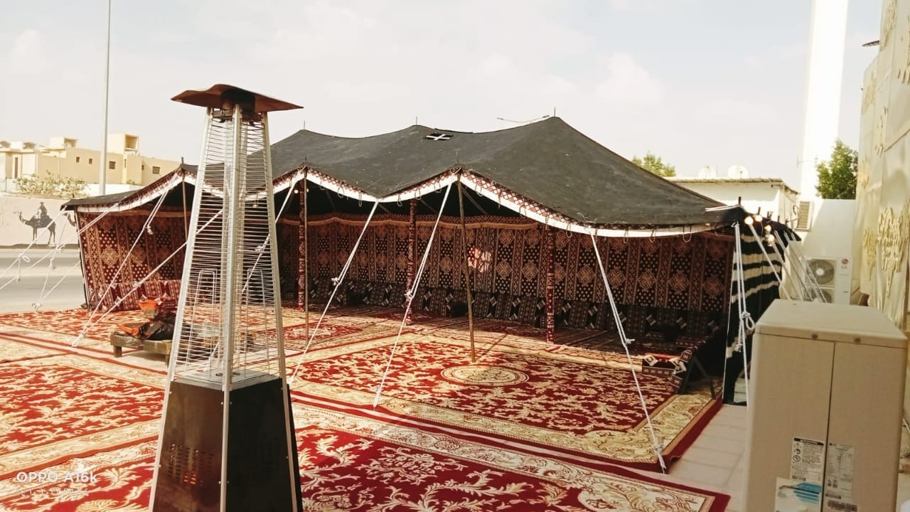 الخيام وبيوت الشعر